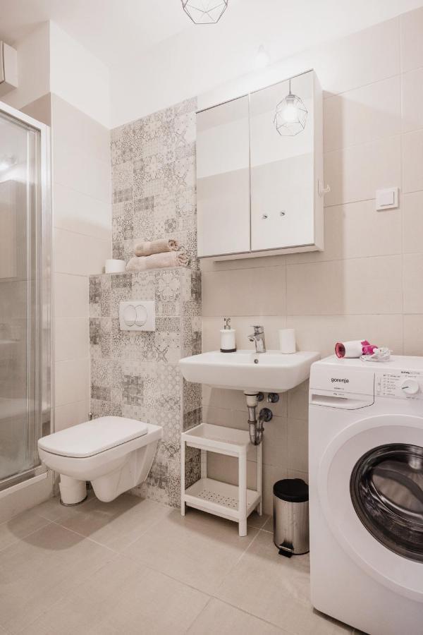 شقة Stylish And Cozy Studio In The Heart Of The City بودابست المظهر الخارجي الصورة